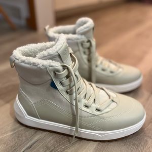 Vessi Alta High top boots size 7 new
